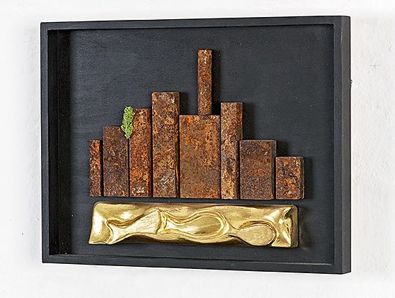 Kunstobjekt: Big city 2017 Orangegold auf Holz, oxidiertes Metall 40x30