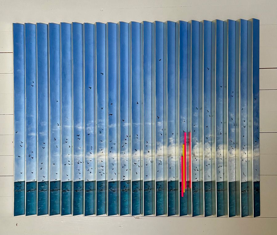 AUSSICHT 2021 Antiker Fensterrahmen, Weißgold auf Holz, Acrylfarbe, oxidiertes Metall 40x80